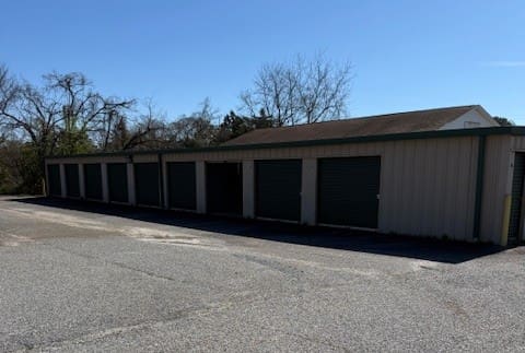 Squeaky Clean Storage exterior1 Squeaky Clean Car Wash and Storage bays